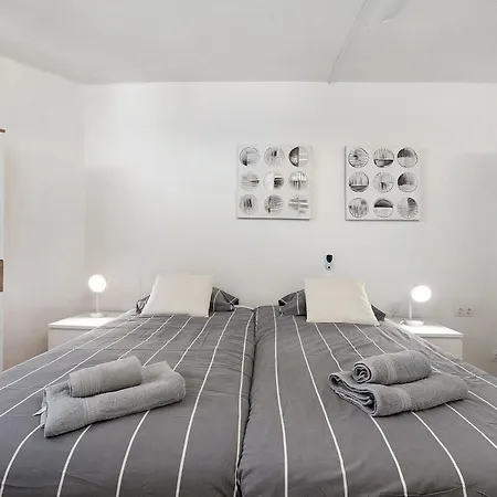 Geranios 404 アパート アデヘ